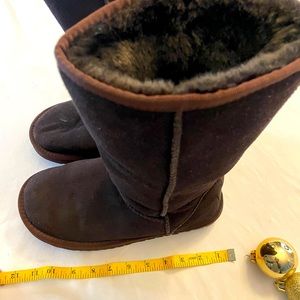 UGG women’s boots  brown size 10 (fits size 8.5/9)